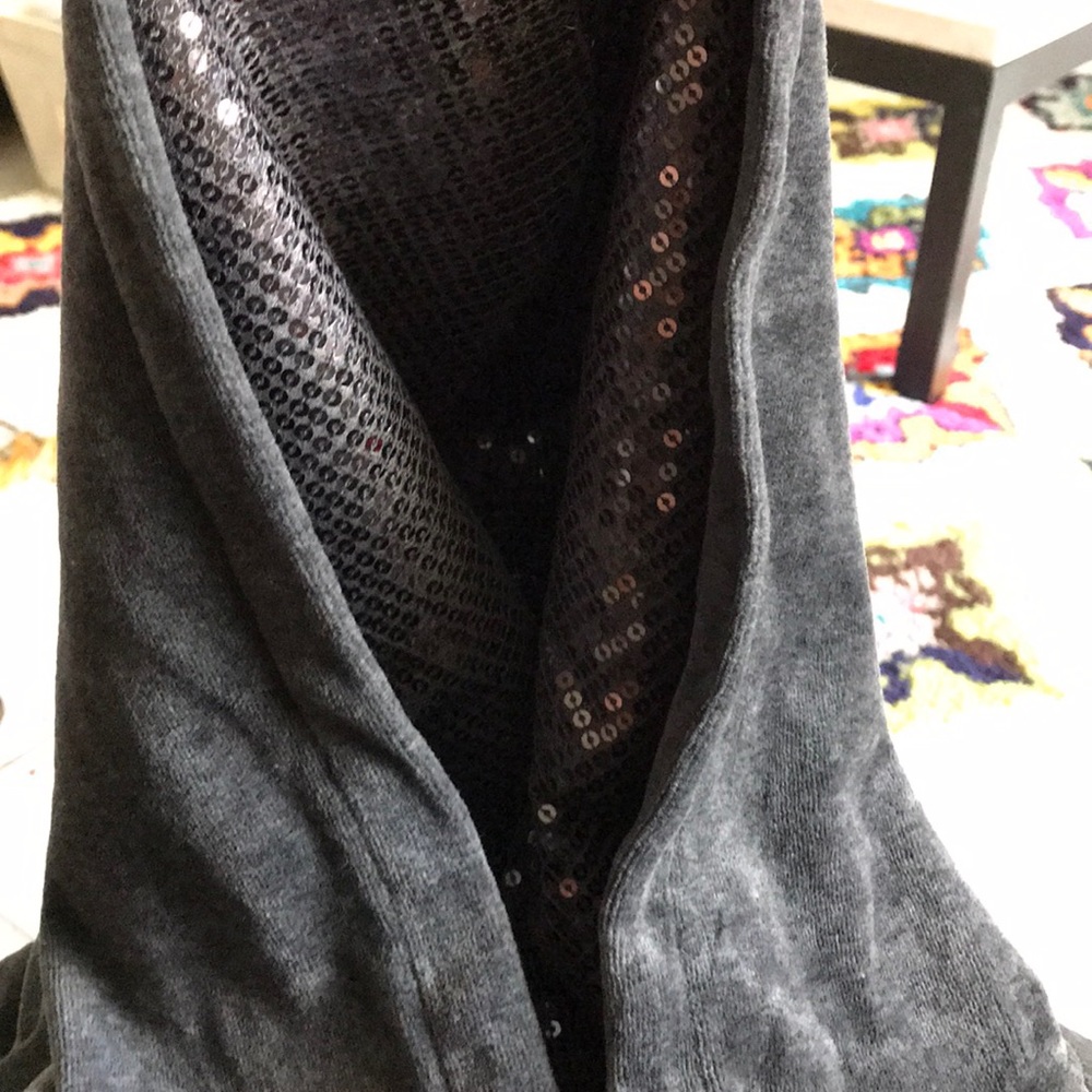 Bling bling in the hoodie ! Beautiful jacket !!!